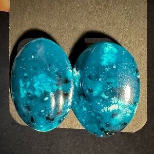Vintage Acrylic Turquoise Clip-on Earrings; Unsigned; approx 1.5”